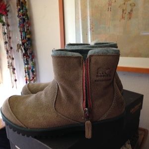 SOREL suede winter boots size 9.5LIKE NEW